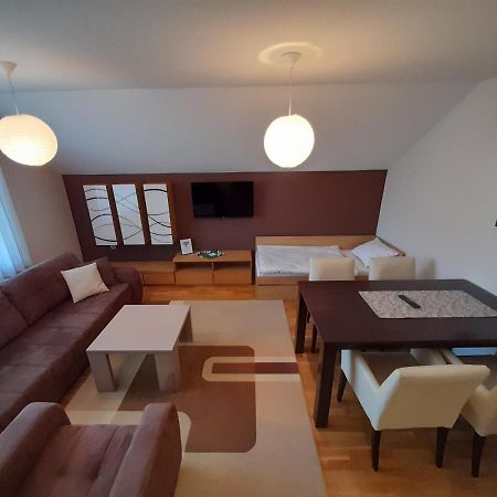 Apartmani Exit Пале Екстериор снимка