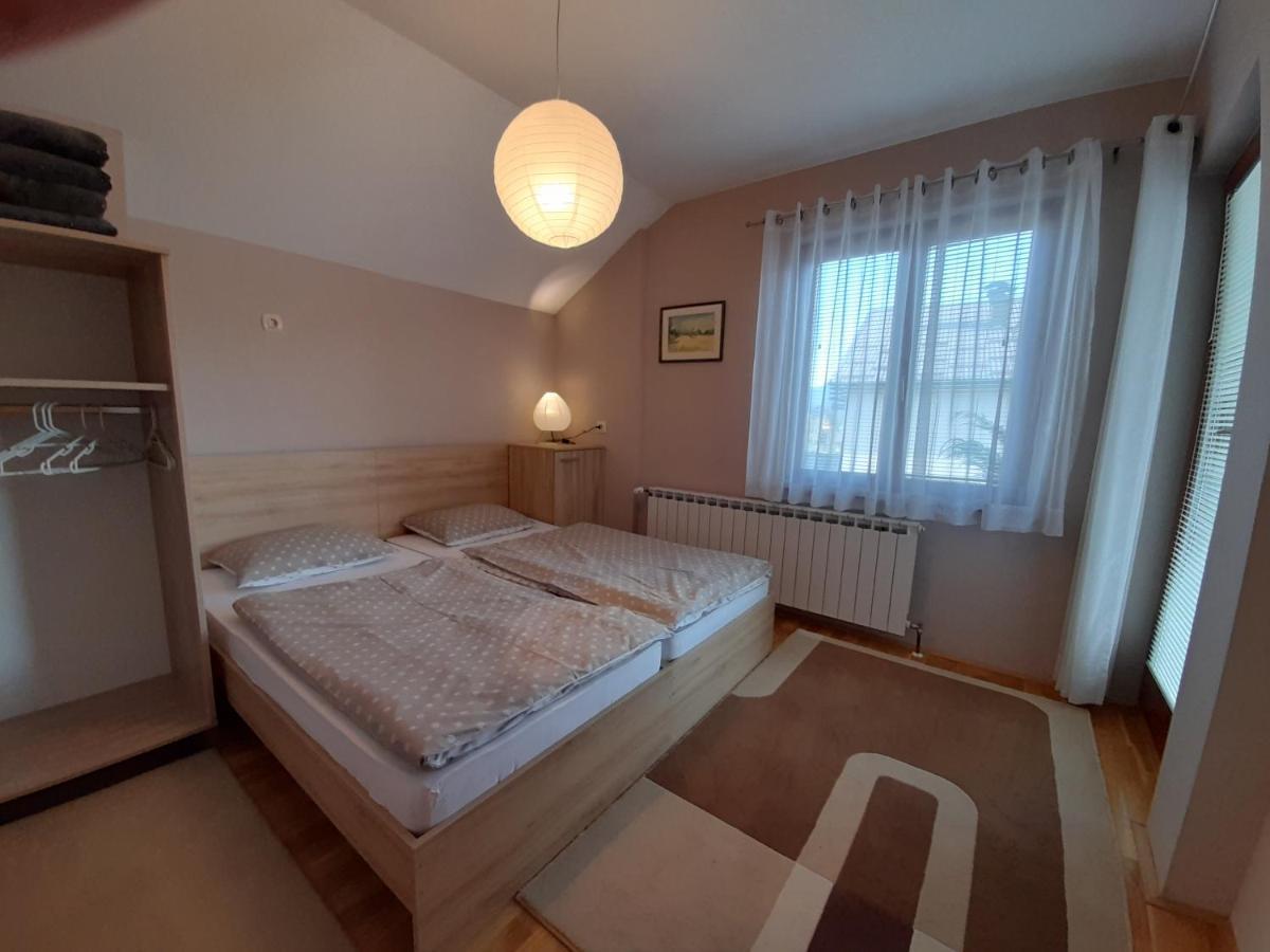 Apartmani Exit Пале Екстериор снимка