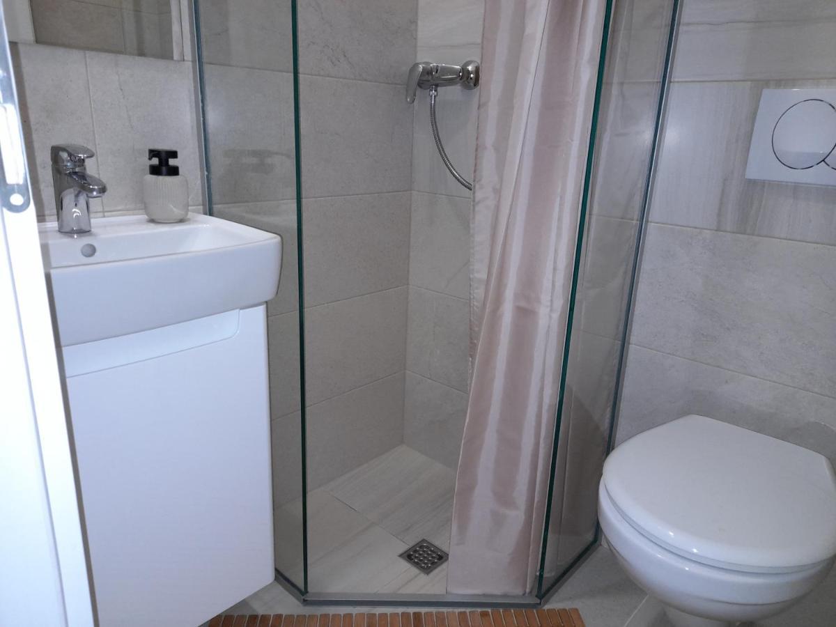 Apartmani Exit Пале Екстериор снимка