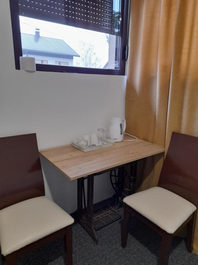 Apartmani Exit Пале Екстериор снимка
