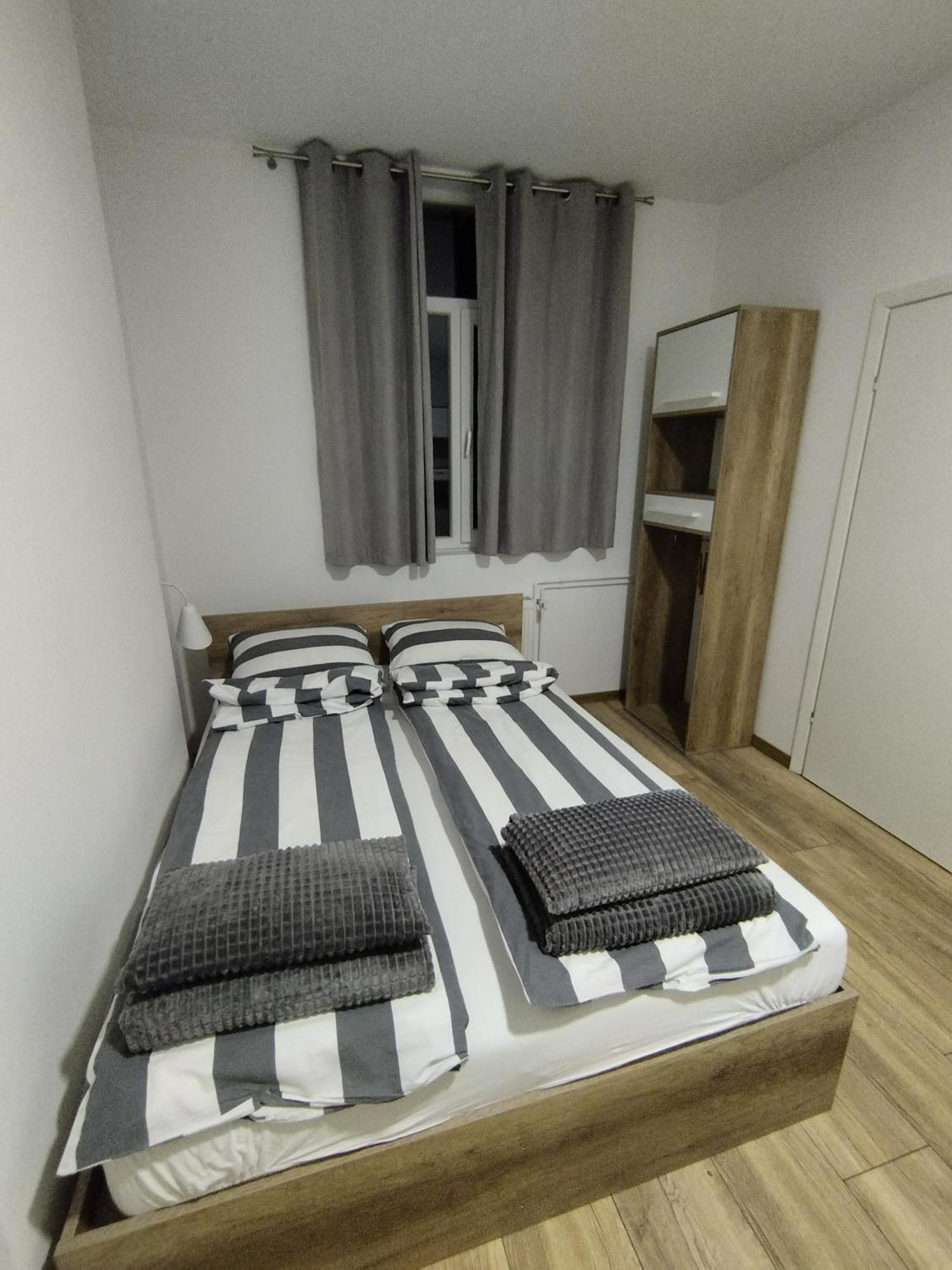 Apartmani Exit Пале Екстериор снимка
