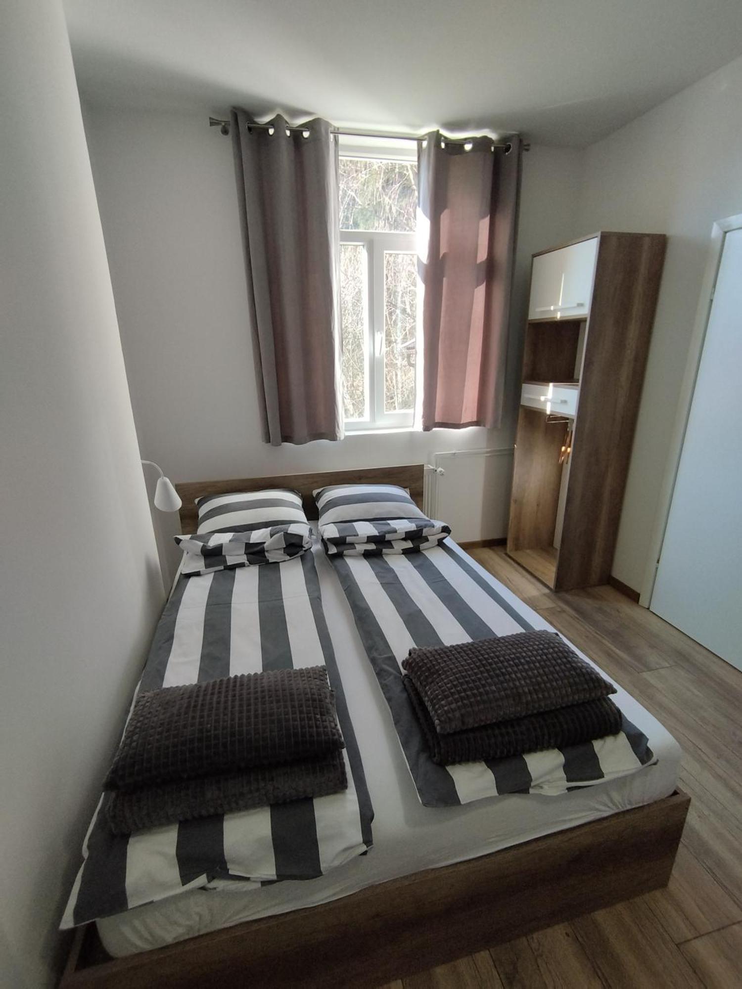 Apartmani Exit Пале Екстериор снимка