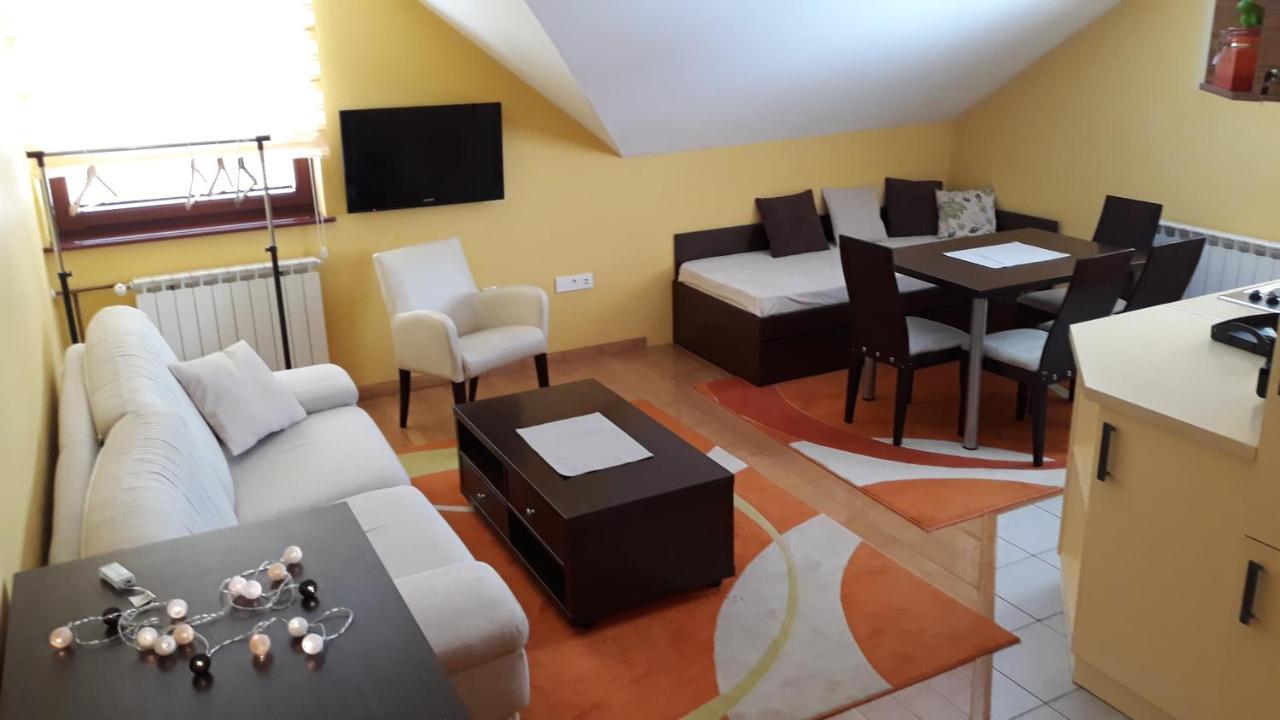 Apartmani Exit Пале Екстериор снимка