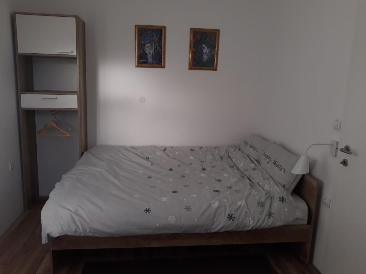 Apartmani Exit Пале Екстериор снимка