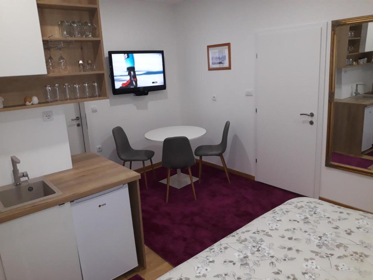 Apartmani Exit Пале Екстериор снимка