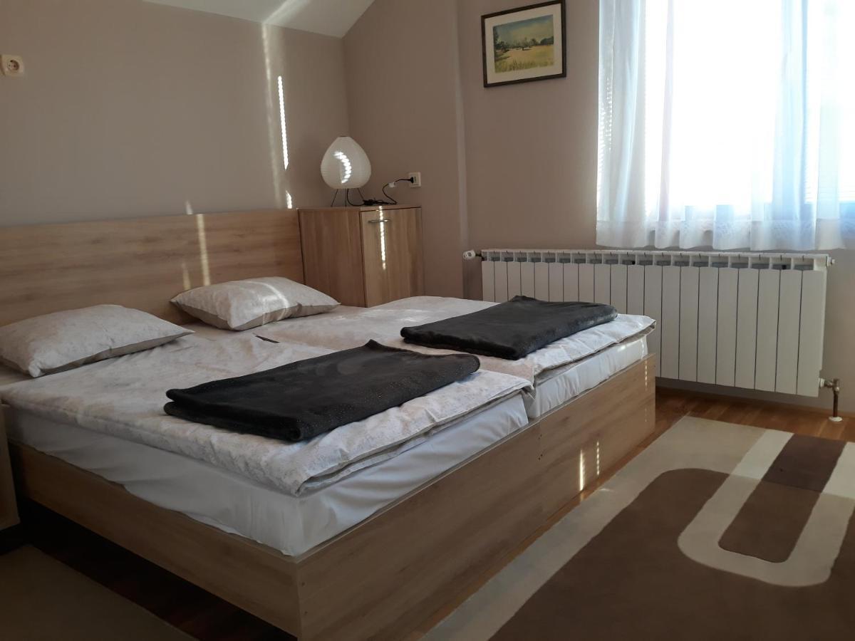 Apartmani Exit Пале Екстериор снимка